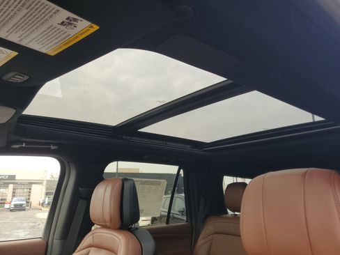 New 2026 Lincoln Navigator Reserve image 11