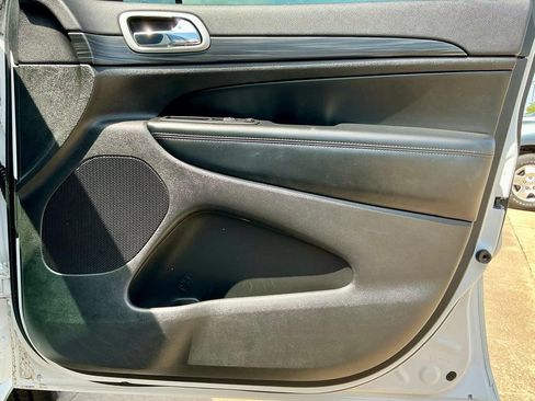 Used 2021 Jeep Grand Cherokee Laredo X image 23