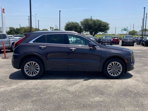 Used 2025 Cadillac XT4 Premium Luxury FWD image 4