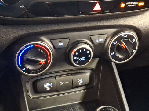 New 2025 Hyundai Venue SE image 15