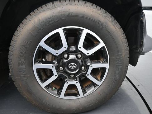 Used 2019 Toyota Tundra Limited w/ Limited Premium Package AWD/4WD image 11