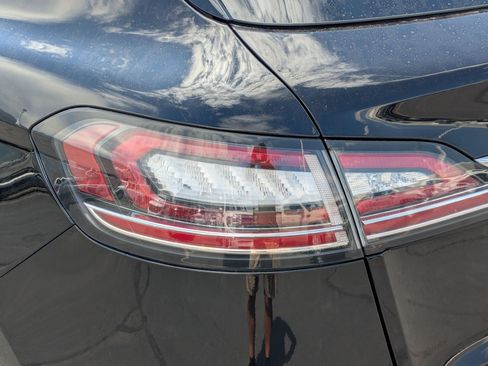 Used 2023 Lincoln Nautilus AWD w/ Premium Package image 11
