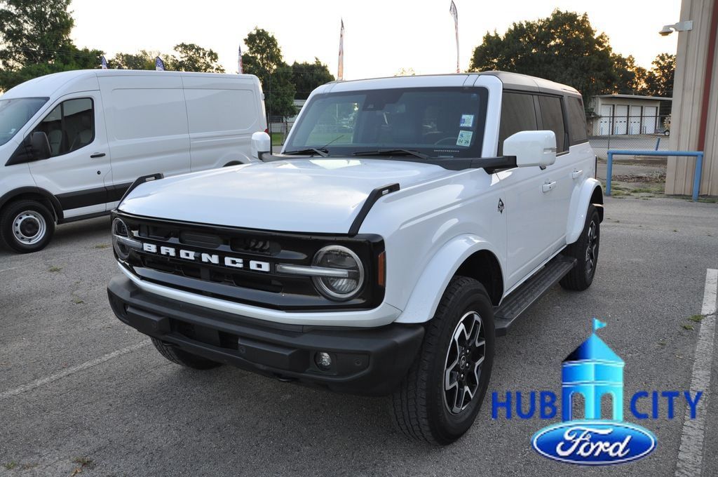 Used 2024 Ford Bronco Outer Banks AWD/4WD image 1