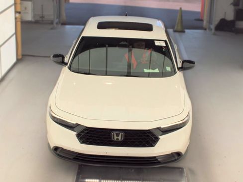 Used 2023 Honda Accord Sport image 2