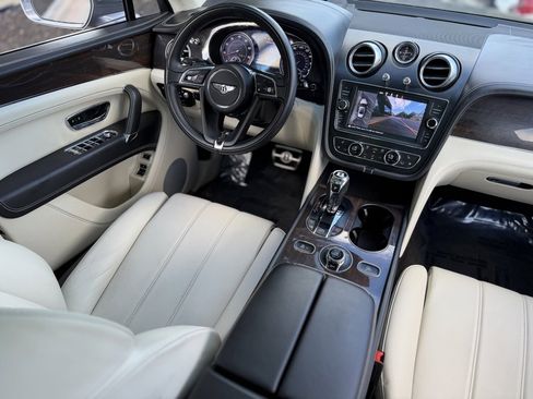 Used 2019 Bentley Bentayga image 42