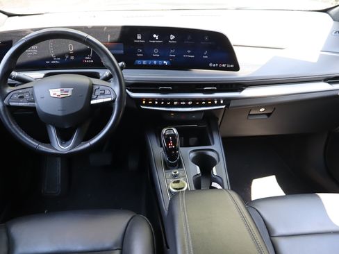 Used 2025 Cadillac XT4 Premium Luxury FWD image 16
