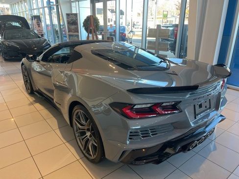 Used 2025 Chevrolet Corvette Z06 image 3