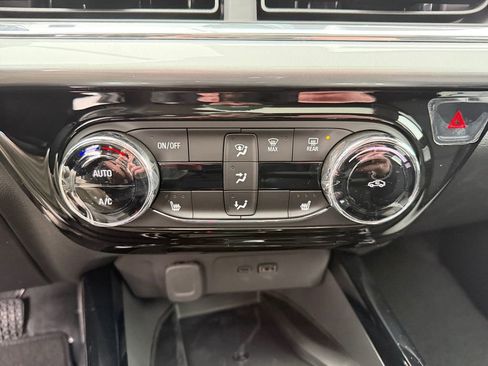 New 2026 Chevrolet Trax LT w/ Sunroof Package image 19