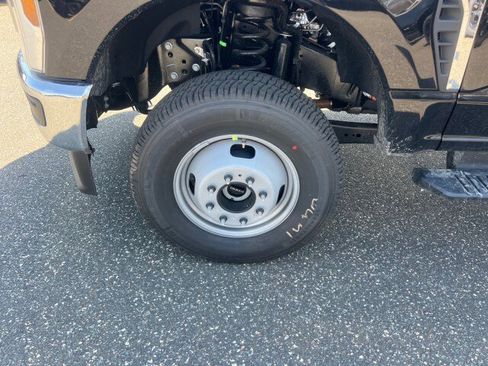 New 2026 Ford F350 XL w/ XL Chrome Package image 40