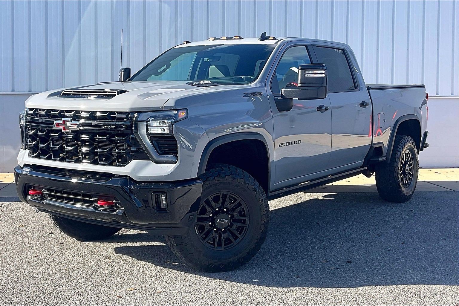 Used 2024 Chevrolet Silverado 2500 ZR2 w/ Technology Package AWD/4WD image 2