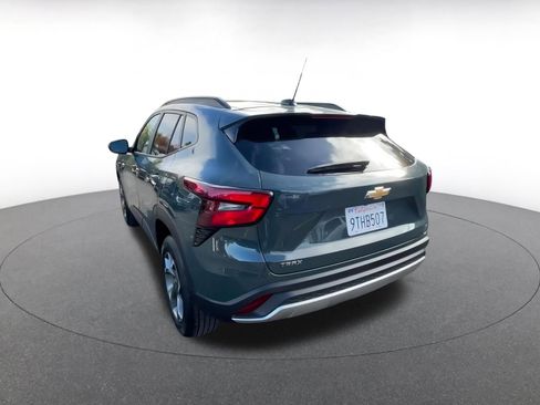 Used 2025 Chevrolet Trax LT image 11