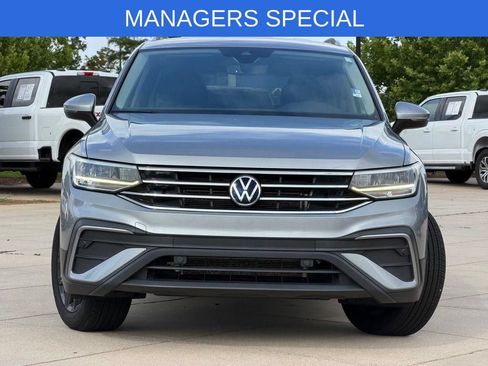 Used 2023 Volkswagen Tiguan SE FWD image 2