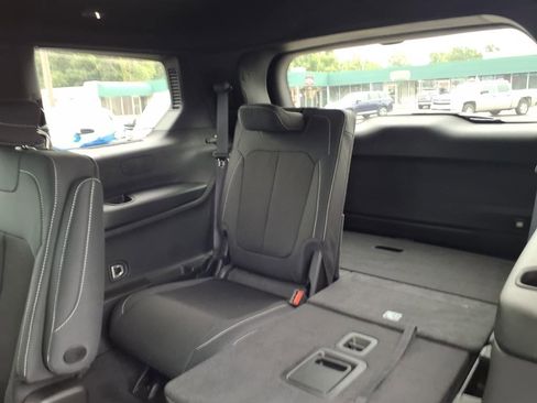 Used 2025 Jeep Grand Cherokee L Laredo image 13