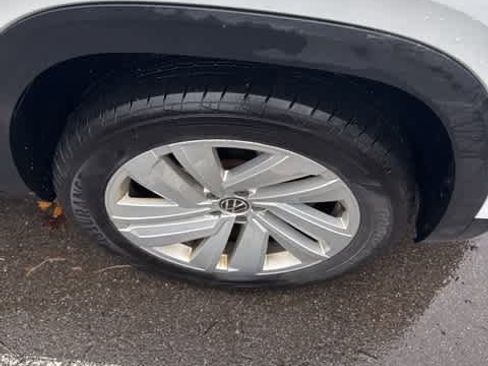 Certified 2021 Volkswagen Atlas SEL image 4