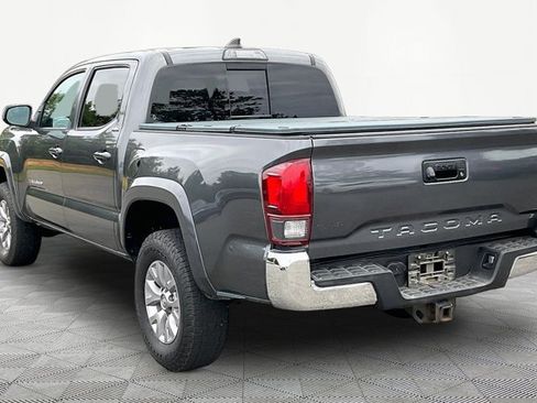 Used 2019 Toyota Tacoma SR5 AWD/4WD image 4