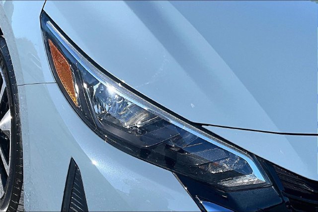 Used 2025 Nissan Sentra SV w/ SV Premium Package FWD image 32