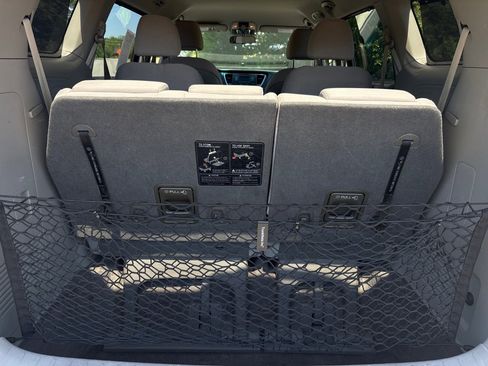 Used 2016 Kia Sedona LX w/ Option Group 020 FWD image 10