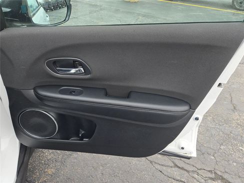 Used 2019 Honda HR-V EX image 6