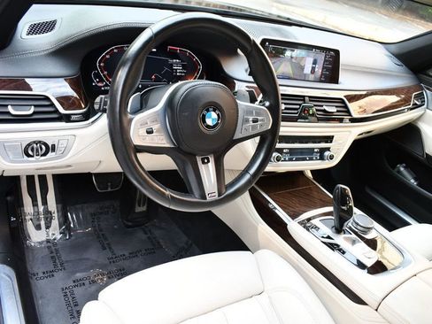 Used 2022 BMW 750i xDrive 750i xDrive w/ M Sport Package image 27