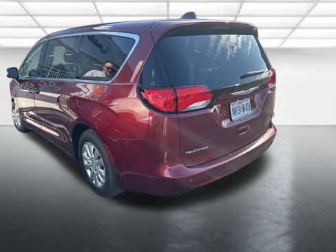 Used 2018 Chrysler Pacifica L FWD image 7