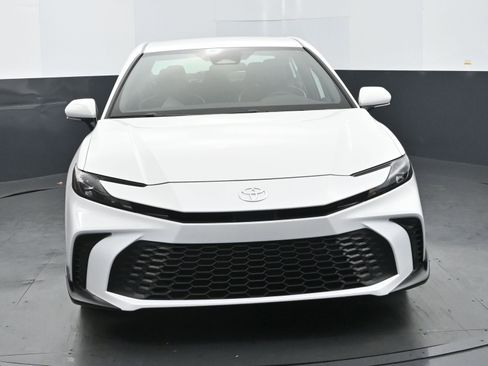 Used 2025 Toyota Camry SE image 8