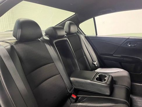 Used 2017 Honda Accord Sport image 13