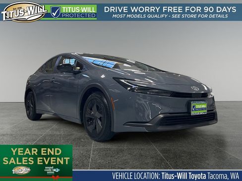 Used 2023 Toyota Prius LE image 1