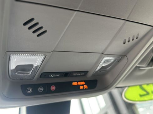 Used 2022 GMC Terrain SLE w/ Driver Convenience Package image 18