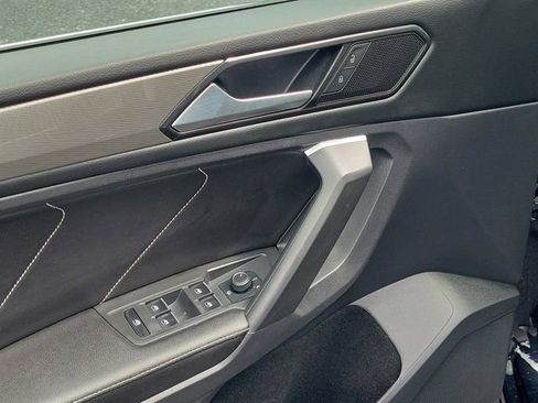 Certified 2023 Volkswagen Tiguan SE FWD image 15