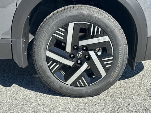 New 2026 Nissan Kicks SV image 12