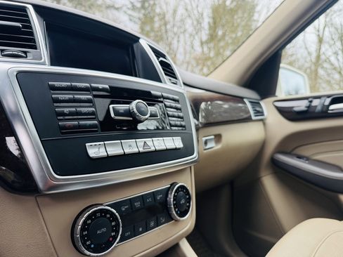 Used 2014 Mercedes-Benz ML 350 4MATIC w/ Premium 1 Package image 6