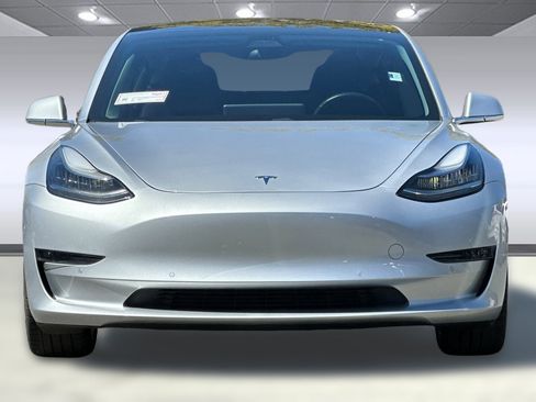 Used 2018 Tesla Model 3 Long Range image 4