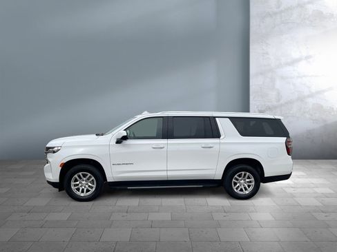 Used 2024 Chevrolet Suburban LT image 2