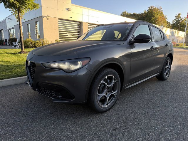 New 2026 Alfa Romeo Stelvio Sprint w/ Convenience Package AWD/4WD image 4