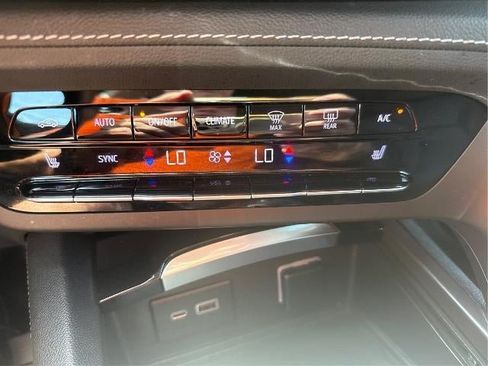 Certified 2021 Buick Envision Essence w/ Sport Touring Package AWD/4WD image 19