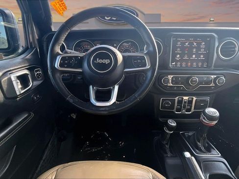 Used 2018 Jeep Wrangler Unlimited Sahara AWD/4WD image 5