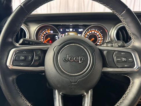 Used 2018 Jeep Wrangler Unlimited Sahara AWD/4WD image 25