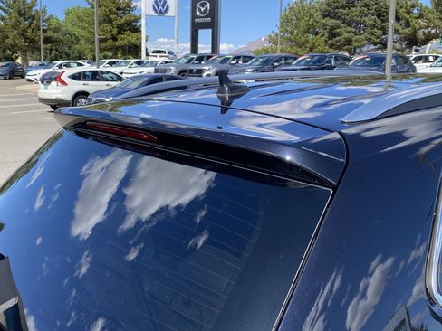 Used 2022 Volkswagen Tiguan SE w/ Panoramic Sunroof Package FWD image 18