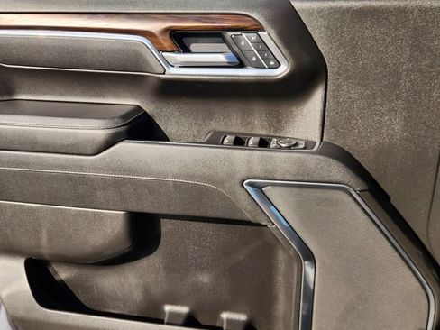 Certified 2025 GMC Sierra 1500 SLT RWD image 22