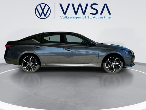 Used 2024 Nissan Altima 2.5 SR FWD image 8