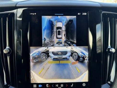 Used 2025 Volvo XC60 T8 Plus w/ Protection Package Premier image 4