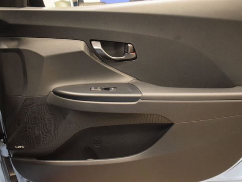 Used 2021 Hyundai Veloster N image 17