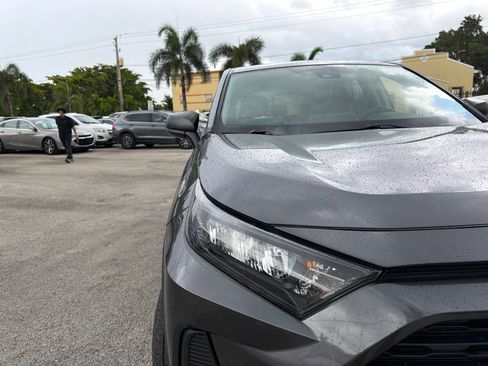 Used 2022 Toyota RAV4 LE FWD image 4
