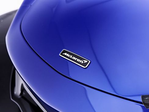 Used 2025 McLaren Artura RWD image 33