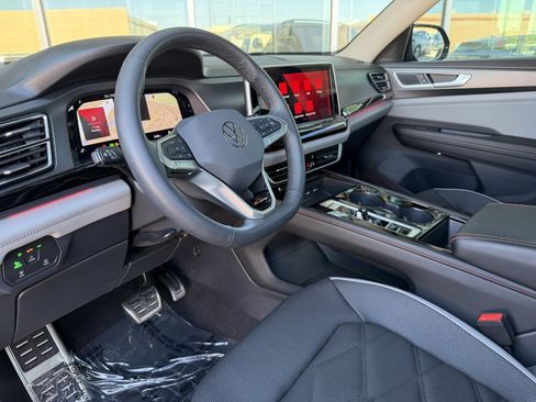 Used 2024 Volkswagen Atlas Peak Edition SEL AWD/4WD image 36