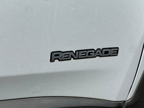 Used 2018 Jeep Renegade Altitude w/ UConnect 8.4 Nav Group AWD/4WD image 28
