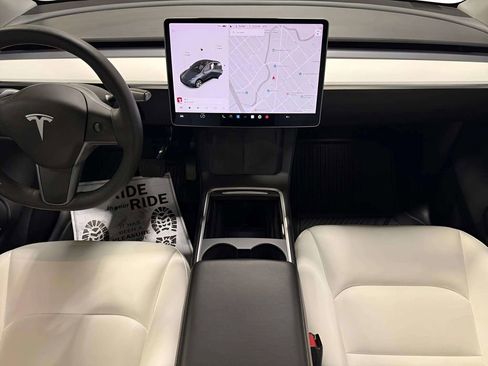 Used 2022 Tesla Model Y Long Range AWD/4WD image 27