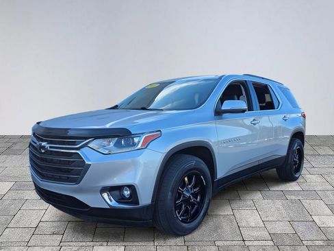 Used 2021 Chevrolet Traverse LT image 3