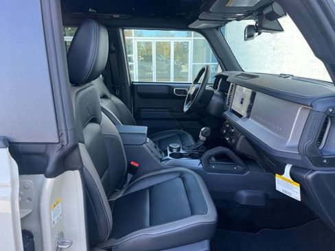 New 2025 Ford Bronco Outer Banks w/ Sasquatch Package AWD/4WD image 7