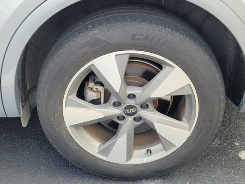 Used 2023 Audi Q5 2.0T Premium w/ Convenience Package image 4